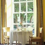 Pembroke Townhouse 4*