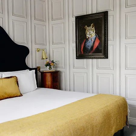 Pembroke Townhouse 4*