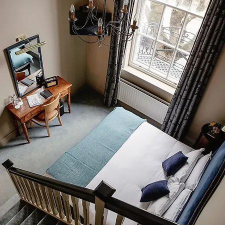 Pembroke Townhouse 4*