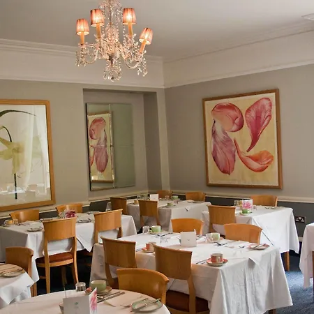 Pembroke Townhouse 4*