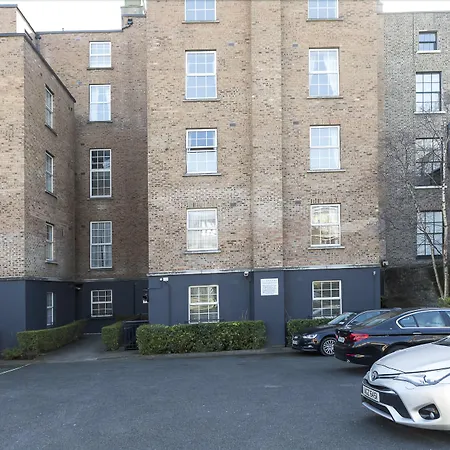 Pembroke Townhouse 4*