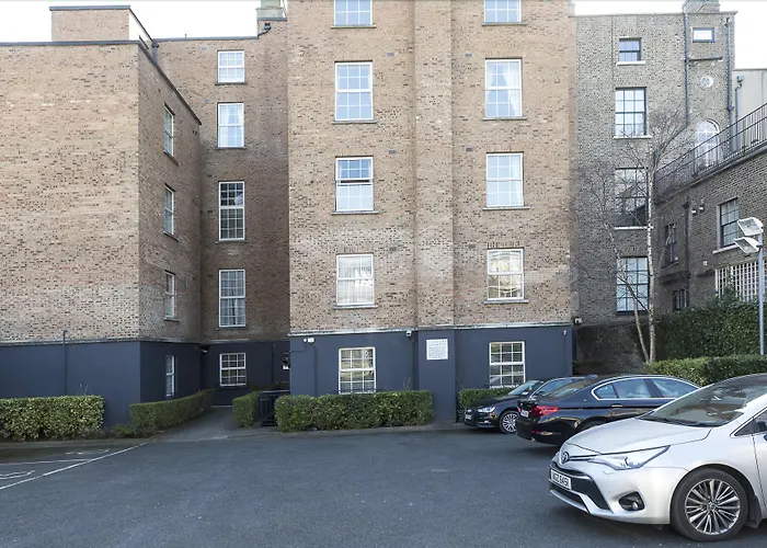 Pembroke Townhouse 4*