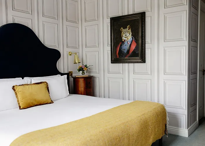 Pembroke Townhouse 4*