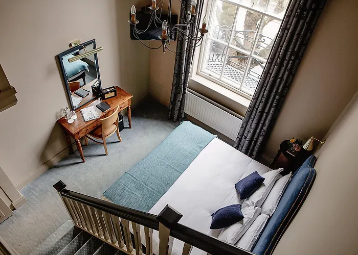 Pembroke Townhouse 4*