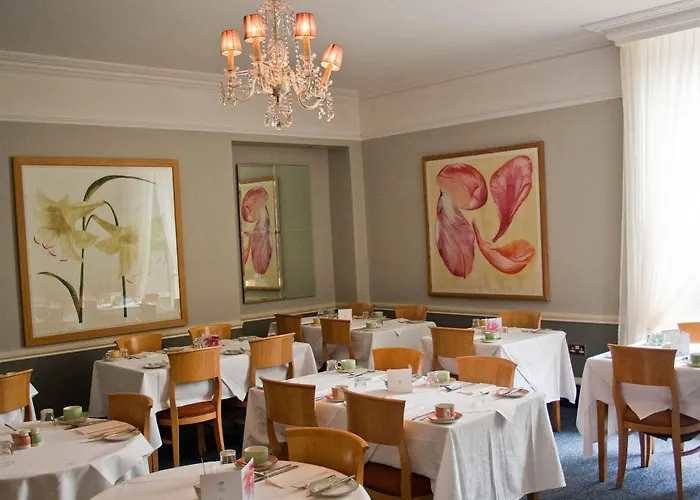 Pembroke Townhouse 4*