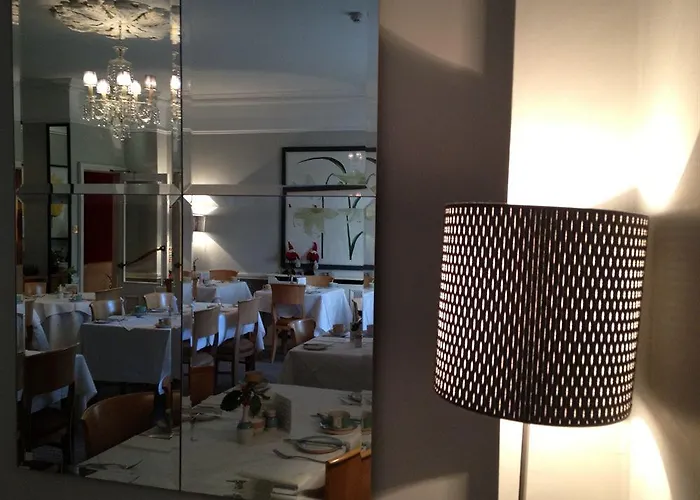 Pembroke Townhouse 4*